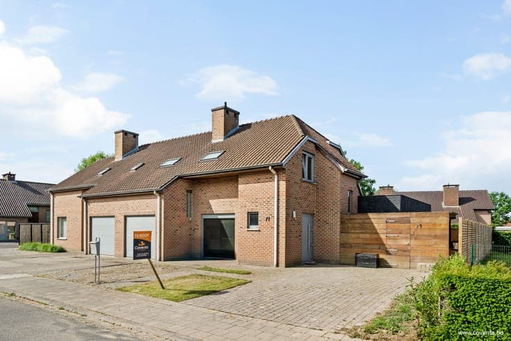 Ruime halfopen woning met 5slpk in een rustige wijk te Re...