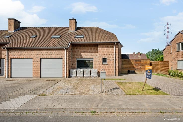 Ruime halfopen woning met 5slpk in een rustige wijk te Re...