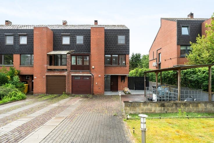 Semi-detached home with large garden in Sint-Stevens-Woluwe