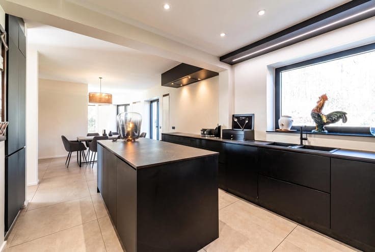LASNE – Beautiful VILLA (5BR/4BA) fully renovated in 2021.