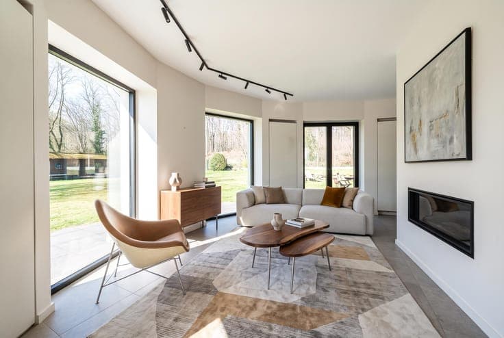 LASNE – Beautiful VILLA (5BR/4BA) fully renovated in 2021.