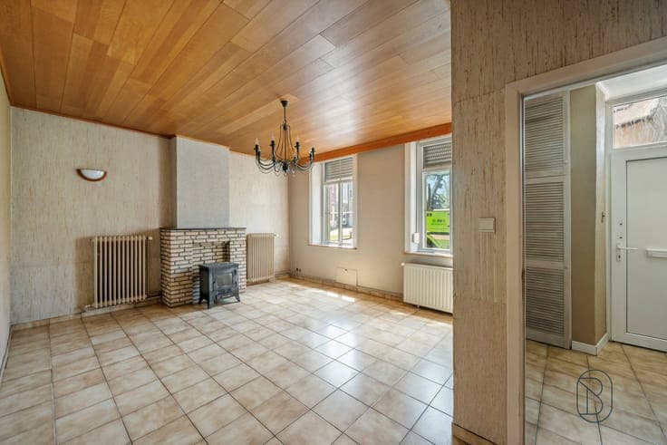 Te renoveren woning met 3 slk, garage en tuin!