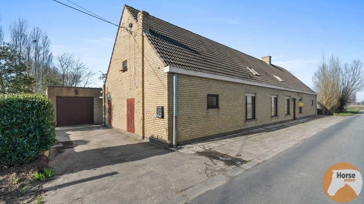 TORHOUT - Landelijk gelegen te renoveren langgevelwoning
