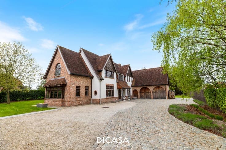 Exclusieve villa met tijdloze architectuur en een hoogwaa...