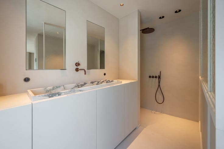 Move-in ready gem: elegant living in total comfort