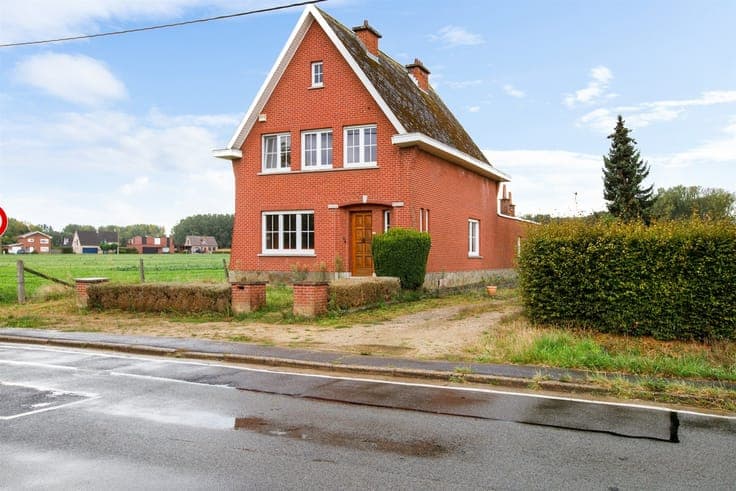 Spacious home with 3 bedrooms, garage and huge potential