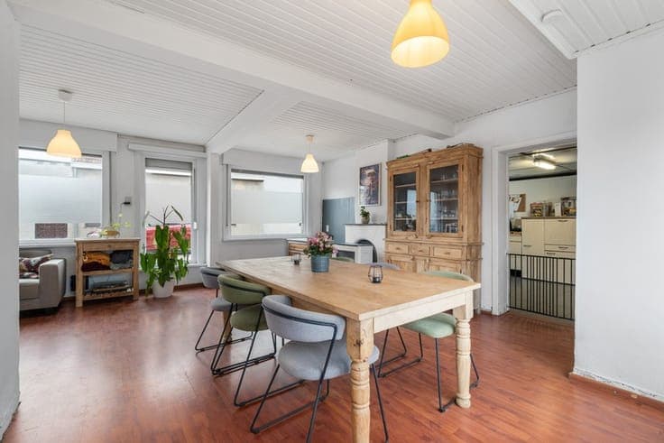 Riant gelegen HOB met tuin en 4 garages