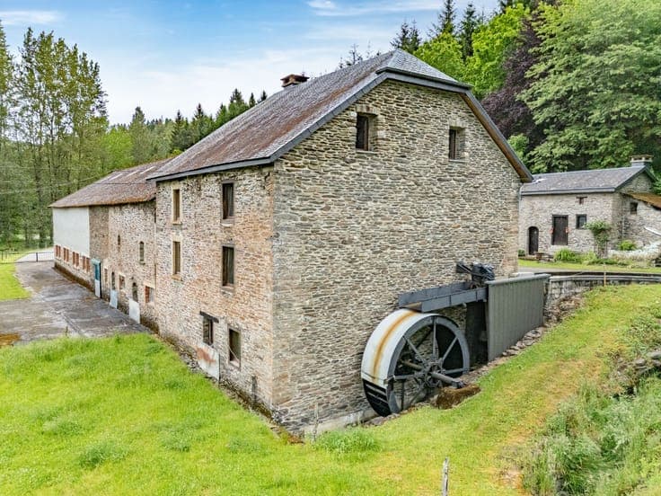 Former mill estate on 8.7 hectares in Vellereux