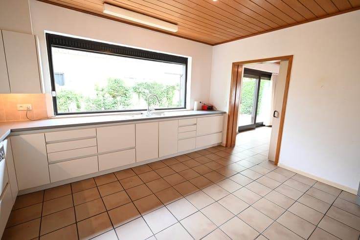 DEGELIJKE villa mét GARAGE op 589m², in MOOIE RESIDENTIEL...