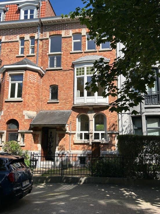 Prestige family home with sunny garden for sale