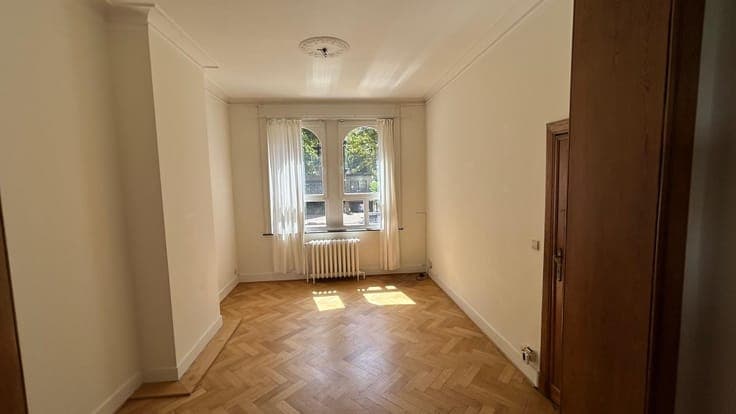 Prestige family home with sunny garden for sale