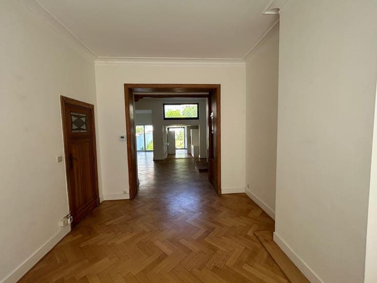 Prestige family home with sunny garden for sale