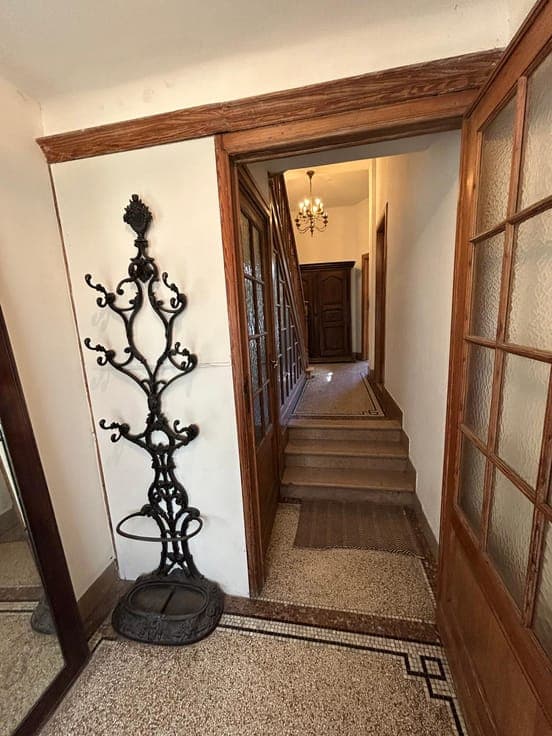 Prestige family home with sunny garden for sale