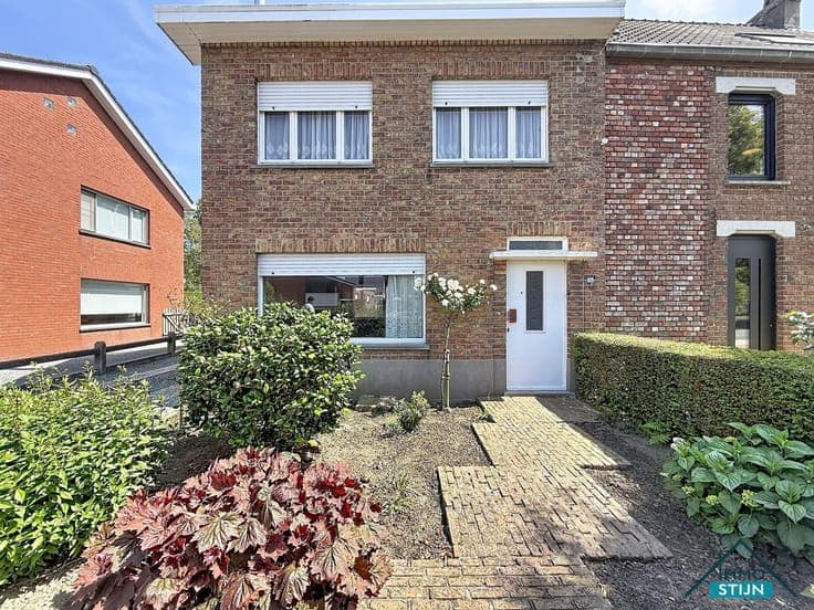 Woning met atelier nabij het centrum van Veldegem