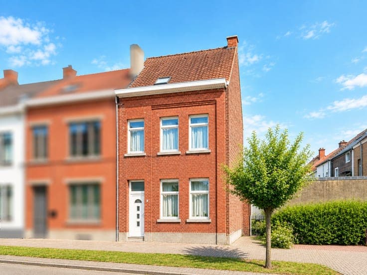 Te koop, Charmante gezinswoning met 4 slaapkamers en tui...