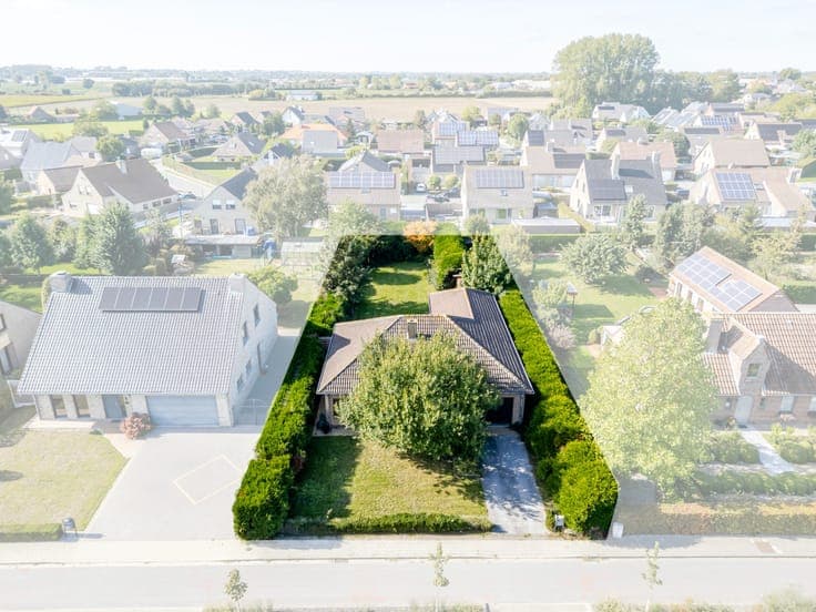 Ruime bungalow met tal van mogelijkheden op 910 m² in Hoo...