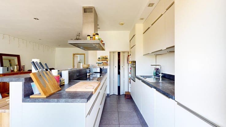 Splendide maison 2016, 4 chambres, bureau et beau jardin.