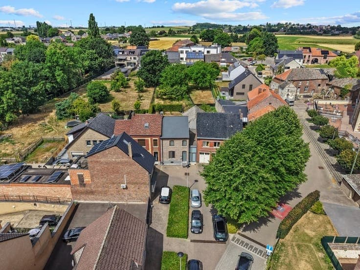 GEZELLIGE GEZINSWONING MET DRIE SLAAPKAMERS, TUIN EN RUIM...