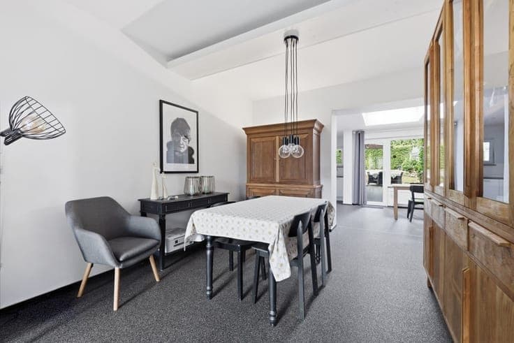 GEZELLIGE GEZINSWONING MET DRIE SLAAPKAMERS, TUIN EN RUIM...