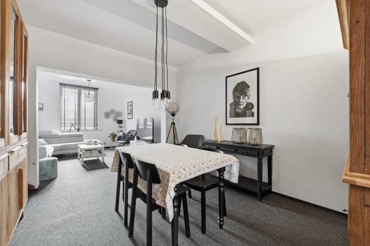 GEZELLIGE GEZINSWONING MET DRIE SLAAPKAMERS, TUIN EN RUIM...