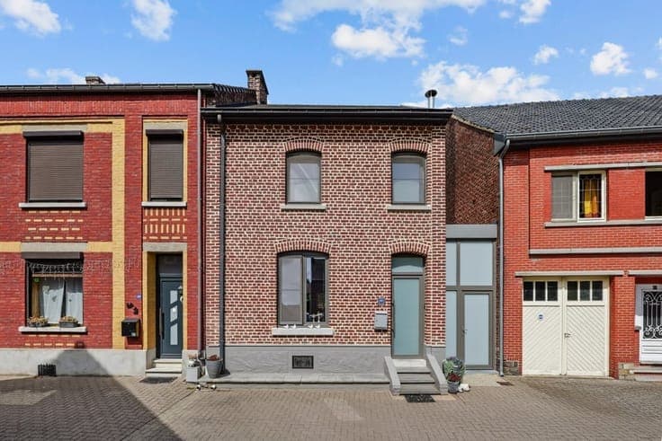 GEZELLIGE GEZINSWONING MET DRIE SLAAPKAMERS, TUIN EN RUIM...