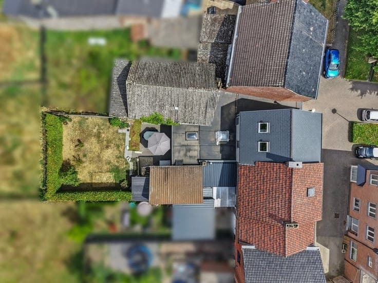 GEZELLIGE GEZINSWONING MET DRIE SLAAPKAMERS, TUIN EN RUIM...