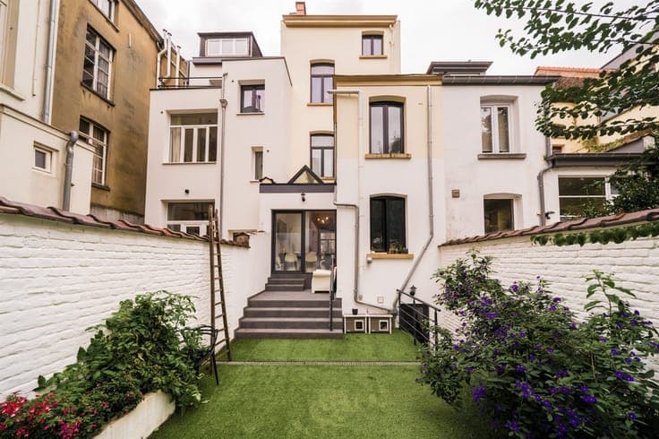 Beautiful renovated master house on a prime location in the
