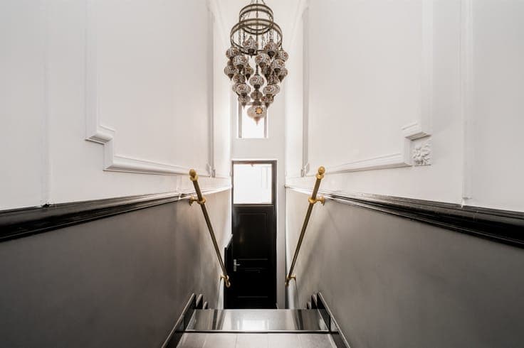 Beautiful renovated master house on a prime location in the