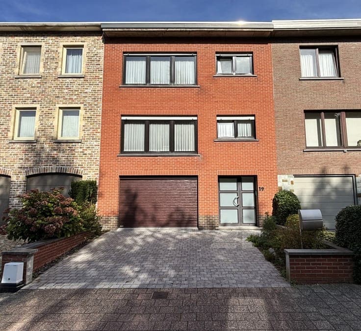 Energy efficient, super well maintained house with 4 BEDR