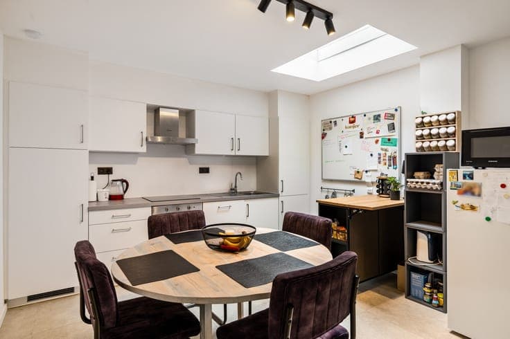 Gezellige, instapklare woning met 3 slaapkamers en terras.