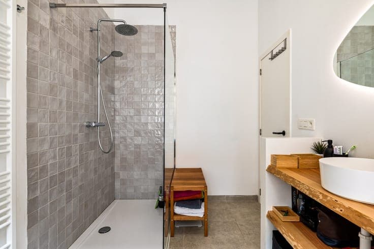 Gezellige, instapklare woning met 3 slaapkamers en terras.