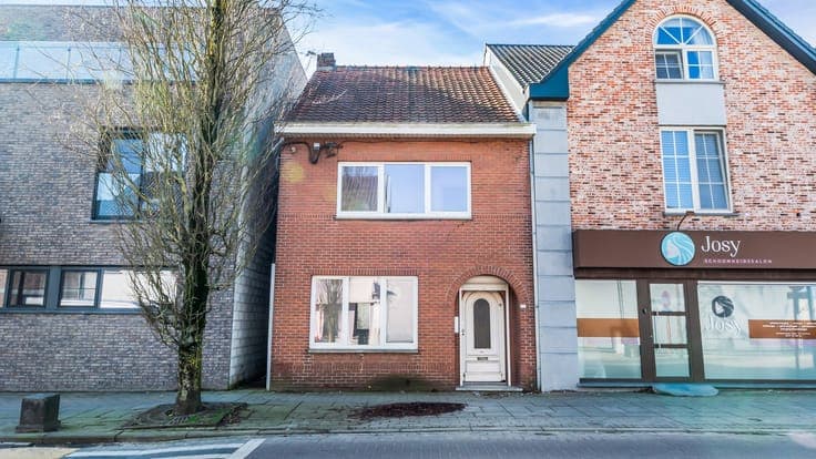 TE RENOVEREN WONING MET VEEL MOGELIJKHEDEN OP GUNSTIGE LO...