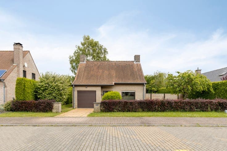 Detached house on a residential location for sale in Gullege
