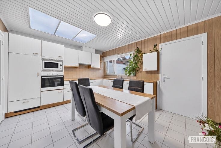 Charming 4-bedroom house in Assebroek
