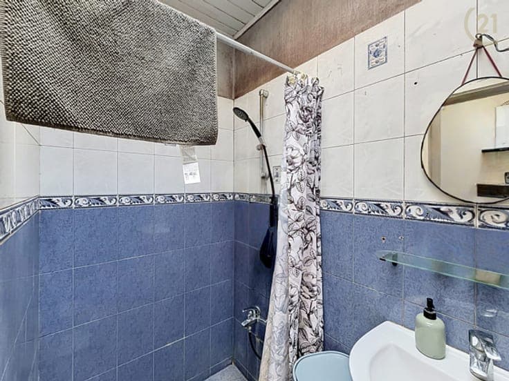 Family Home with 4 Bedrooms in Saint-Gilles