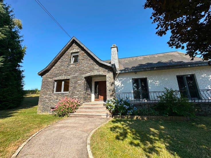 House in Léglise