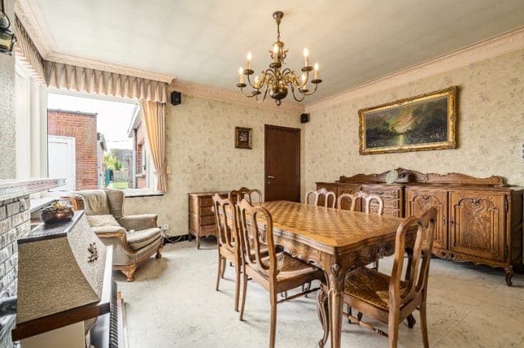 Ruime halfopen woning met potentieel