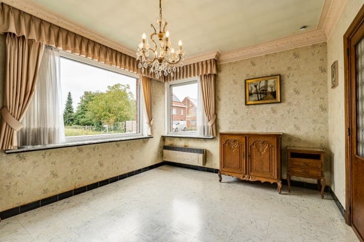Ruime halfopen woning met potentieel