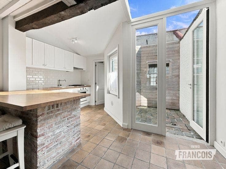 Charming move-in ready townhouse with courtyard in Bruges
