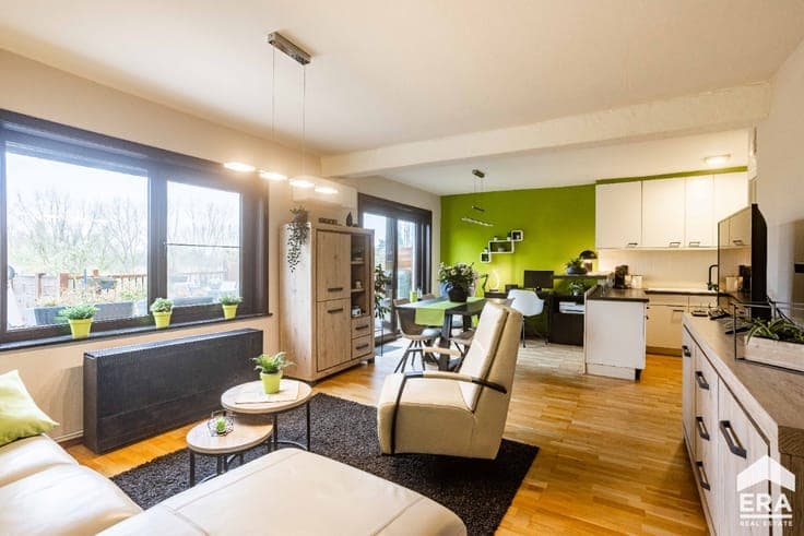 House with 3–5 bedrooms, garden and green oasis