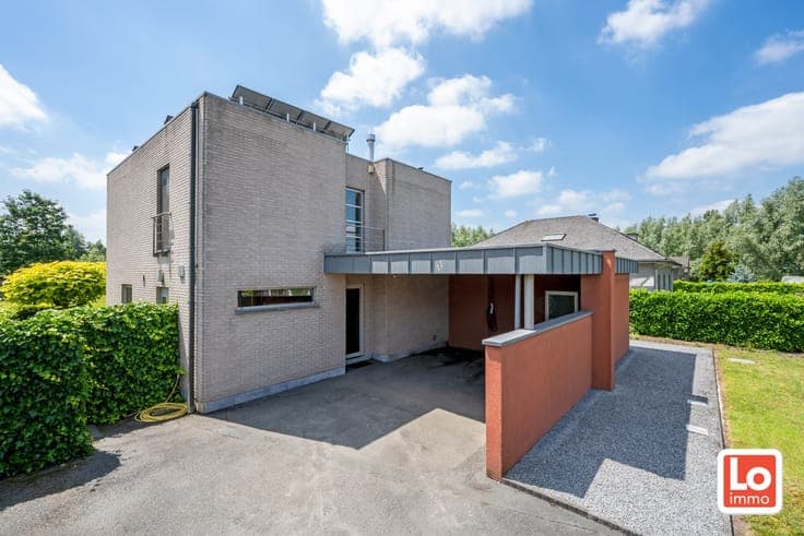 Instapklare open bebouwing op een landelijke locatie tuss...