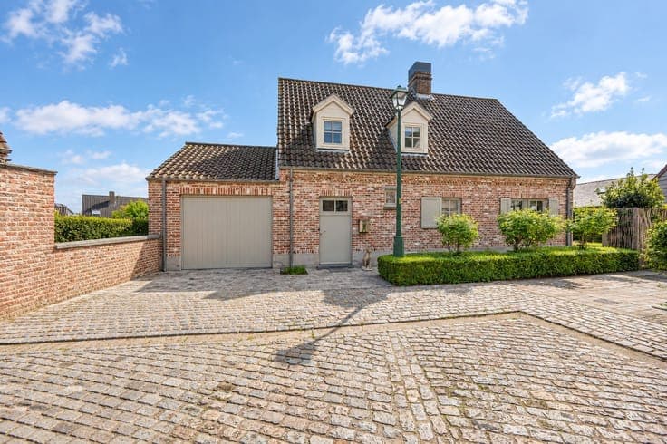 Sfeervolle alleenstaande gezinswoning met zonnige tuin ui...