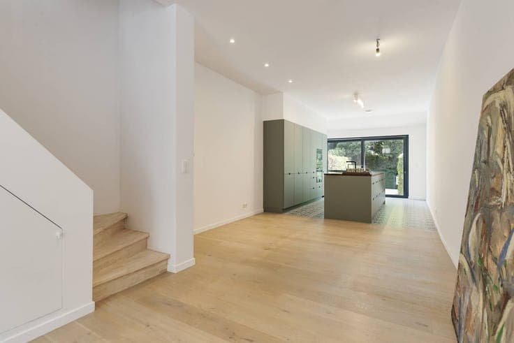 Renovated house with cozy garden along the Brugse Vesten