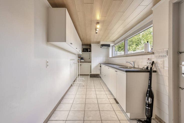 4-bedroom house to renovate with garden in Moorslede.