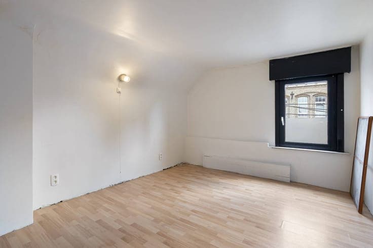 4-bedroom house to renovate with garden in Moorslede.