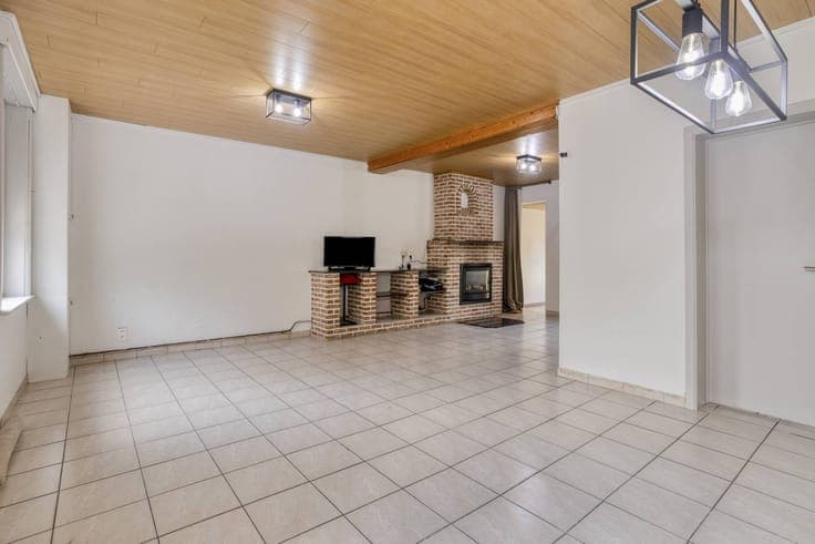 4-bedroom house to renovate with garden in Moorslede.