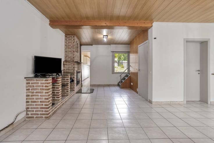 4-bedroom house to renovate with garden in Moorslede.