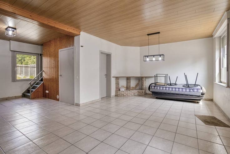 4-bedroom house to renovate with garden in Moorslede.