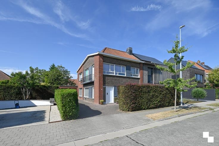 Gezinswoning in Sint-Rafaëlswijk te Izegem met vier slaap...