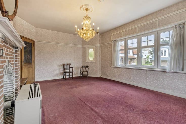 Charming house to renovate with garage in the center of De P
